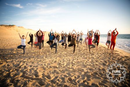 cours de yoga sur la place, séjours Healthy en France, Séjours de Yoga en France, retraite en France, méditation, Wellness, holissence