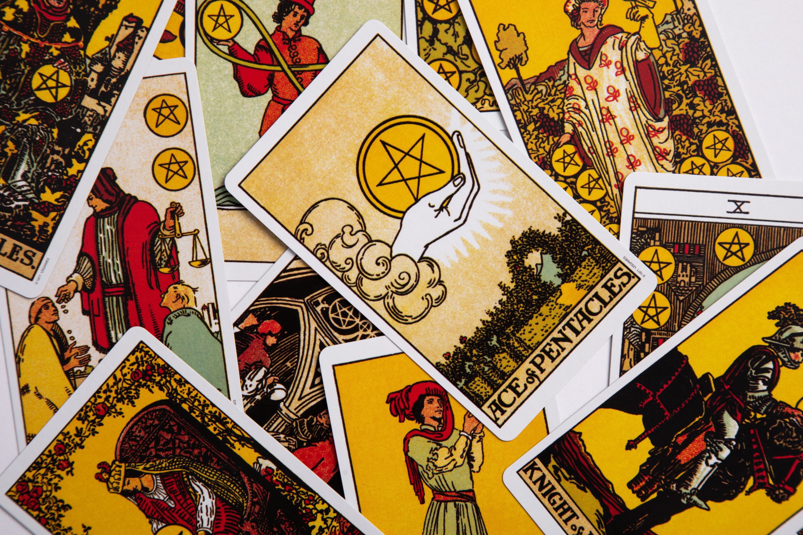 5 choses à savoir si vous apprenez à tirer les cartes du Tarot Holissence