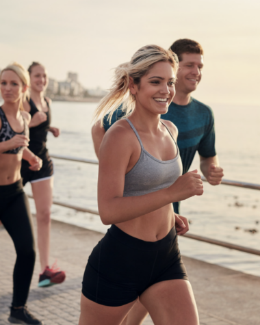 Coureurs ensemble dans un club de running, formant un groupe de soutien