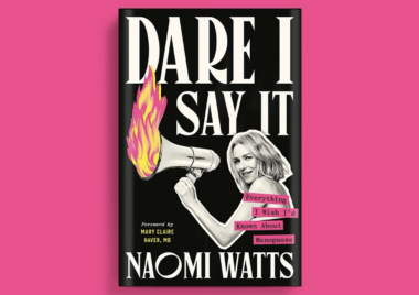 Naomi Watts partageant son expérience de la ménopause et discutant de son livre à venir sur le bien-être des femmes