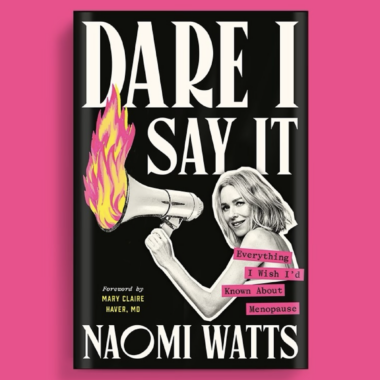 Naomi Watts partageant son expérience de la ménopause et discutant de son livre à venir sur le bien-être des femmes