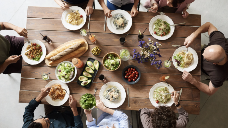 bienfaits des repas partagés pour le bien-être